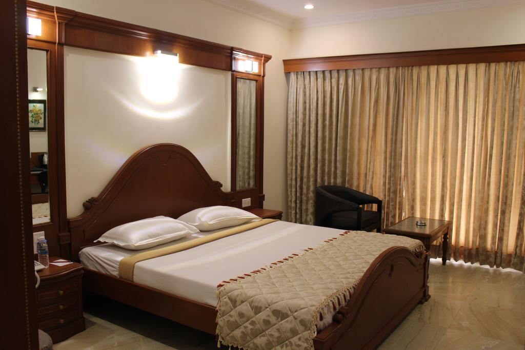 Paramount Inn Sriperumbudur Bagian luar foto