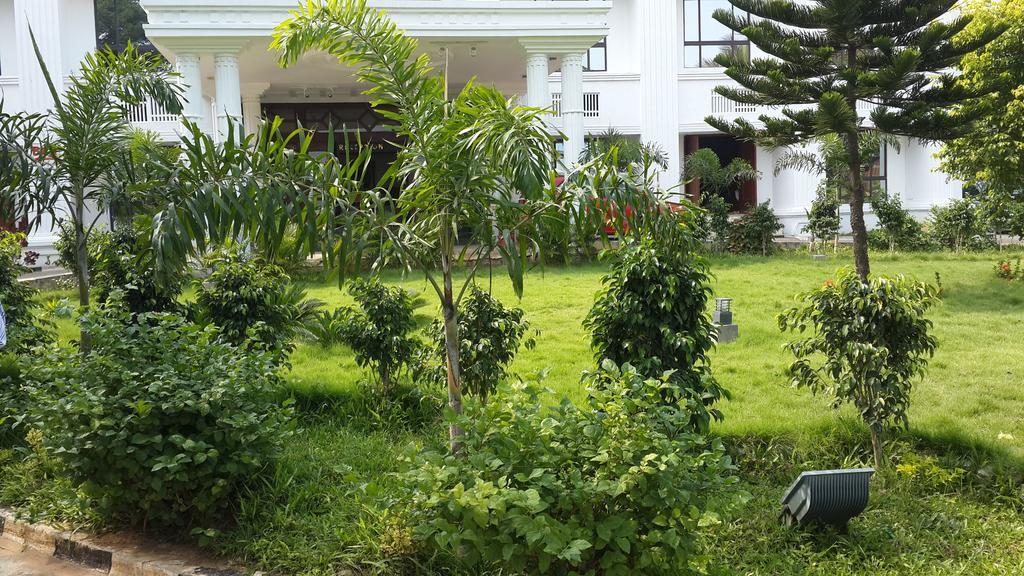 Paramount Inn Sriperumbudur Bagian luar foto