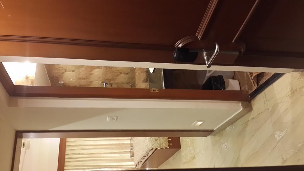 Paramount Inn Sriperumbudur Bagian luar foto