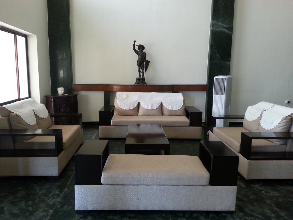 Paramount Inn Sriperumbudur Bagian luar foto