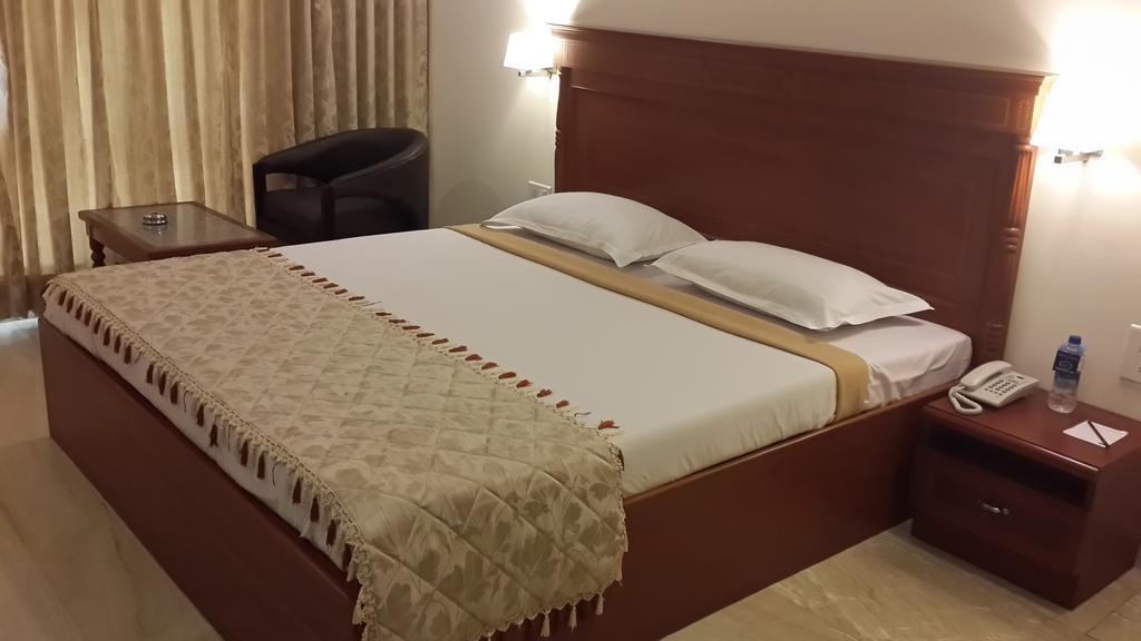 Paramount Inn Sriperumbudur Bagian luar foto